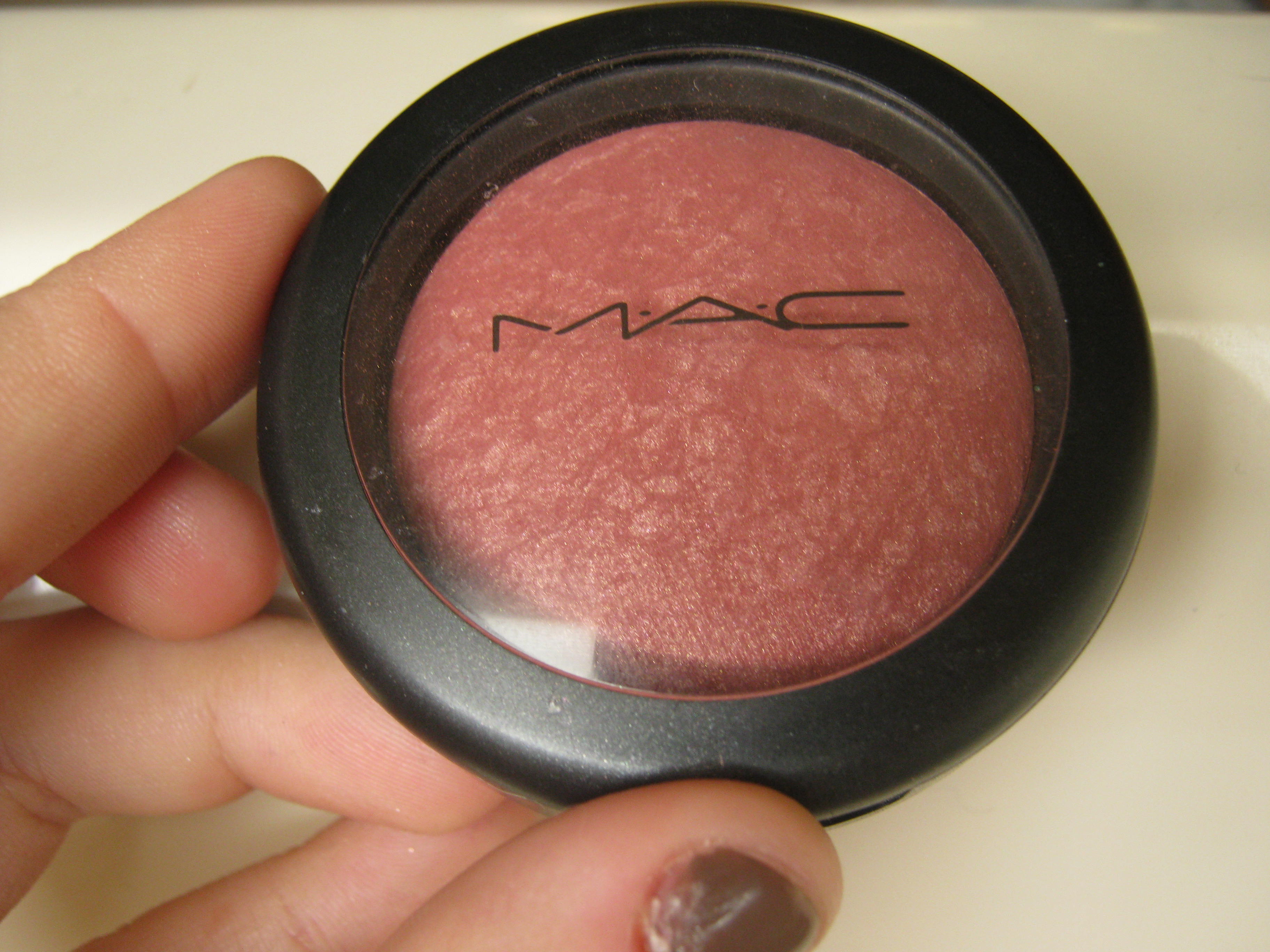 Today, I’m digging up another lovely piece from my stash, MAC Mineralize bl...
